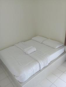Postel nebo postele na pokoji v ubytování Ayodhya Guesthouse