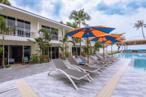 Bazén v ubytování Arkbar Beach Club nebo v jeho okolí