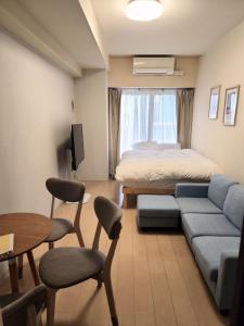 Televisyen dan/atau pusat hiburan di Cocone House Tengachaya 2bedroom 2shower 2toilet type 2subways from Nanba station +72 gambar