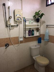 Koupelna v ubytování Guesthouse Khatib