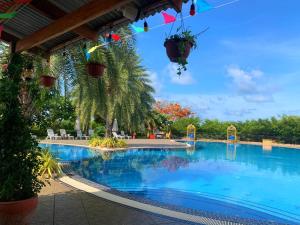Bazén v ubytování KEP BAY HOTEL & RESORT nebo v jeho okolí