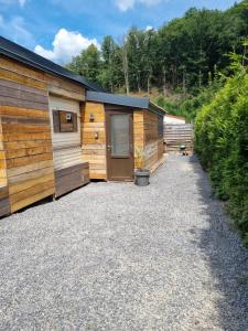 Фотография из галереи Le Petit Écrin, caravane résidentielle в городе Труа-Пон