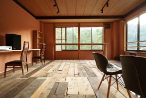 TV a/nebo společenská místnost v ubytování 清津峡Hostel 雪ふる宿