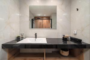 Koupelna v ubytování Vitsas House By Greece Apartments + 33 fotografií