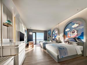 Postel nebo postele na pokoji v ubytování Qinhuangdao Marriott Resort