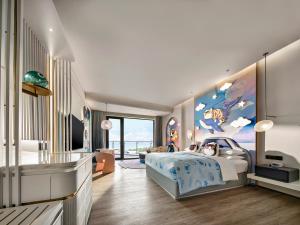 Postel nebo postele na pokoji v ubytování Qinhuangdao Marriott Resort