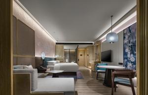 Postel nebo postele na pokoji v ubytování Qinhuangdao Marriott Resort
