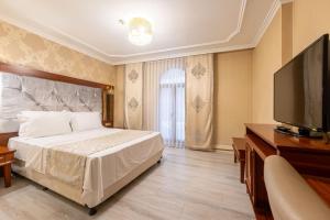 TV a/nebo společenská místnost v ubytování Myy Boutique Hotel