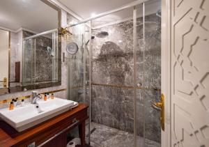 Koupelna v ubytování Myy Boutique Hotel