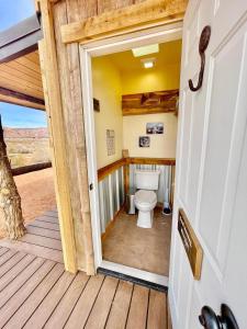 Koupelna v ubytování Cozy Glamping Retreat b w Zion & Bryce Canyon Wifi