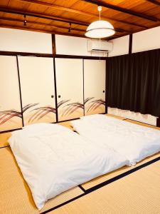 Letto o letti in una camera di 飛騨金山 古民家宿 恩家 -おんや-