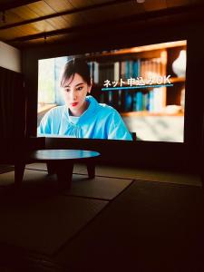 TV o dispositivi per l'intrattenimento presso 飛騨金山 古民家宿 恩家 -おんや-