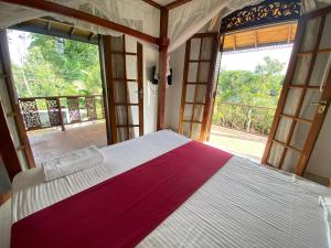 Postel nebo postele na pokoji v ubytování The Kandy Mount Layathraa