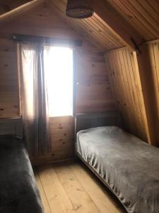Postel nebo postele na pokoji v ubytování Cloudtop hut