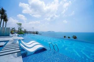 a swimming pool with a view of the ocean at M2007 Apec mandela chambay Mũi né in Ấp Long Sơn