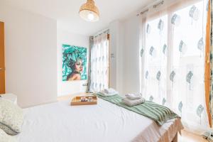 Posteľ alebo postele v izbe v ubytovaní Penthouse Duplex in a 4 floors spanish house -8 min to center by Metro