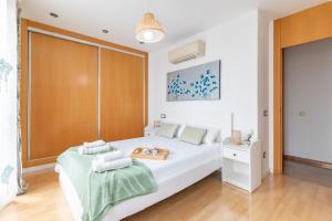 Posteľ alebo postele v izbe v ubytovaní Penthouse Duplex in a 4 floors spanish house -8 min to center by Metro