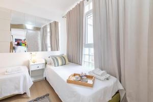 Posteľ alebo postele v izbe v ubytovaní Penthouse Duplex in a 4 floors spanish house -8 min to center by Metro