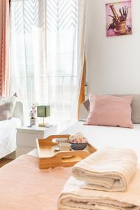 Posteľ alebo postele v izbe v ubytovaní Penthouse Duplex in a 4 floors spanish house -8 min to center by Metro