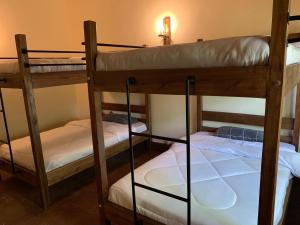 Postel nebo postele na pokoji v ubytování Mad Vervet Nairobi Backpackers Hostel