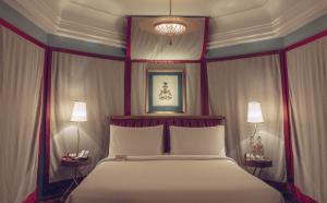 Ένα ή περισσότερα κρεβάτια σε δωμάτιο στο Narendra Bhawan