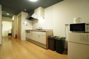Kuchyň nebo kuchyňský kout v ubytování Guest House 伏見稲荷