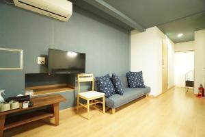 TV a/nebo společenská místnost v ubytování Guest House 伏見稲荷