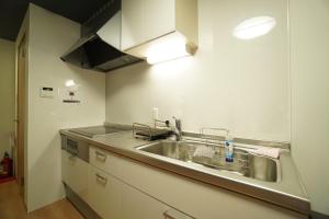 Kuchyň nebo kuchyňský kout v ubytování Guest House 伏見稲荷