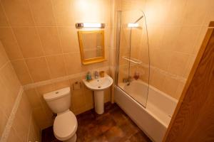 Koupelna v ubytování 5 Glenloch View + 21 fotografií