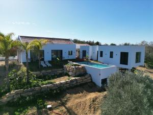 Bazén v ubytování B&B Quinta a Fonte Tavira - Adults Only nebo v jeho okolí