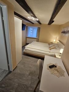 Voodi või voodid majutusasutuse Hotel Surselva toas