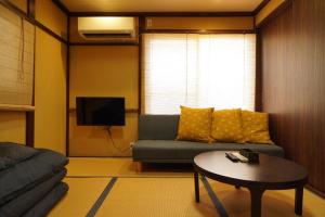 TV a/nebo společenská místnost v ubytování Guest House 伏見稲荷