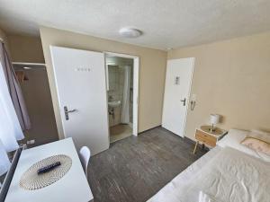 Voodi või voodid majutusasutuse Hotel Surselva toas