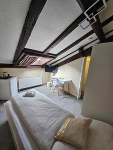 Voodi või voodid majutusasutuse Hotel Surselva toas +37 fotot