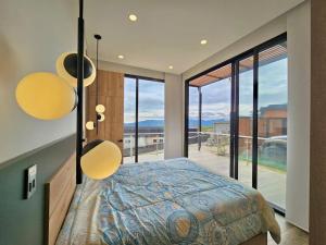 Ένα ή περισσότερα κρεβάτια σε δωμάτιο στο Montecielo Lodge 41 - Jacuzzi y Vista Piedra Peñol