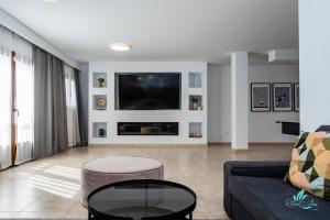TV a/nebo společenská místnost v ubytování Casa Familia
