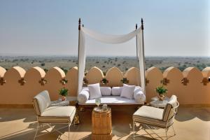 Balkón nebo terasa v ubytování Suryagarh Jaisalmer