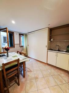 Dapur atau dapur kecil di Lovely and quiet Cannaregio