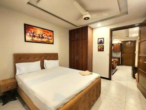 a bedroom with a large bed in a room at Subtle 1Bed In Bahria Town in Rawalpindi