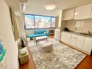A kitchen or kitchenette at THE MOON Atami