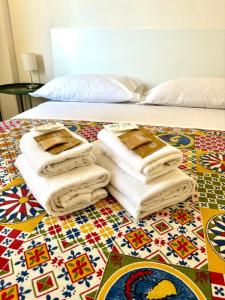 A bed or beds in a room at Mamamia #Politeama