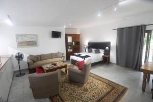 Телевизор и/или развлекательный центр в Cottage in Nelspruit