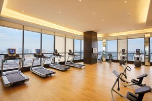 Fitness centrum a/nebo fitness zařízení v ubytování DoubleTree by Hilton Melaka