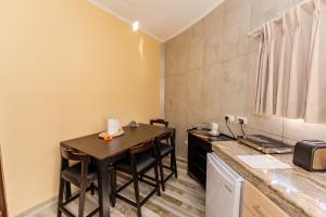 Kuchyň nebo kuchyňský kout v ubytování Villa Source D'Argent