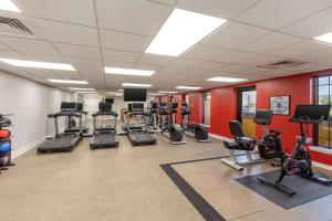 Hilton Grand Vacations Club Anderson Ocean Myrtle Beach的健身中心和/或健身设施