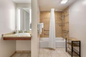 Hilton Grand Vacations Club Anderson Ocean Myrtle Beach的一间浴室