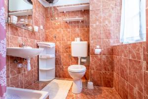 A bathroom at Traditional Dalmatian apt 3 min walk to beach