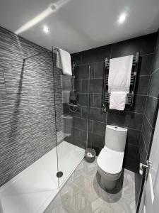 The Globe Apartments的一间浴室