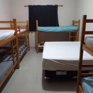 a room with three bunk beds in a room at Casa com piscina em Esmeraldas MG in Esmeraldas
