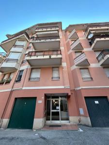 an apartment building with two entrances with green doors at Levante Apartment by PortofinoVacanze in Rapallo